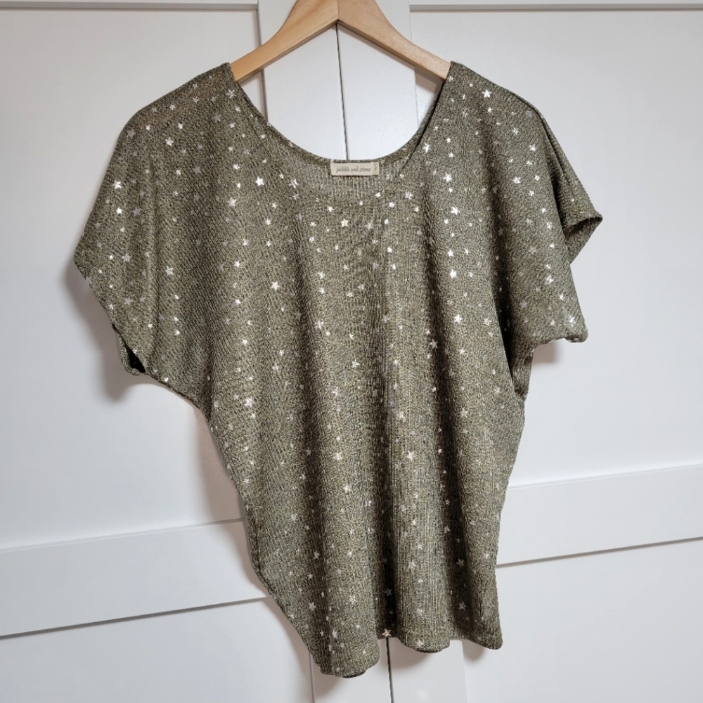 ✨️3 For $30✨️Pebble & Stone Sparkly Star Flowy Top (S)
